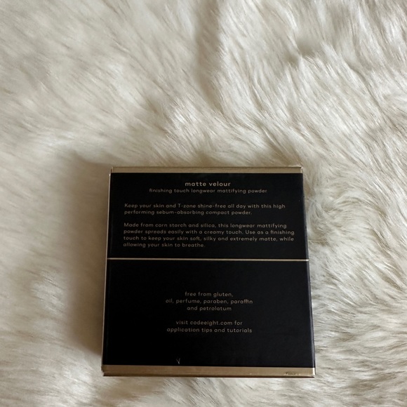 CODE8 Matte Velour Mattifying powder - Picture 10 of 10